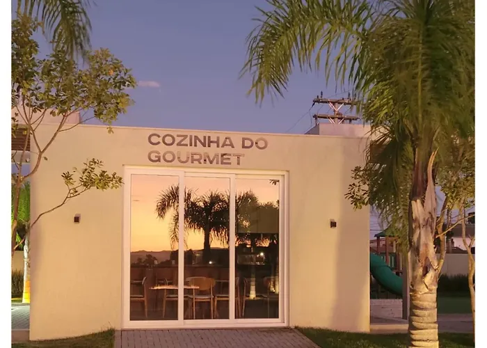 Casa Particular 4 dormitórios em Resort Luxo