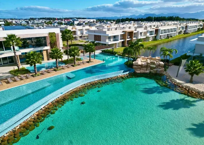 Casa Particular 4 dormitórios em Resort Luxo